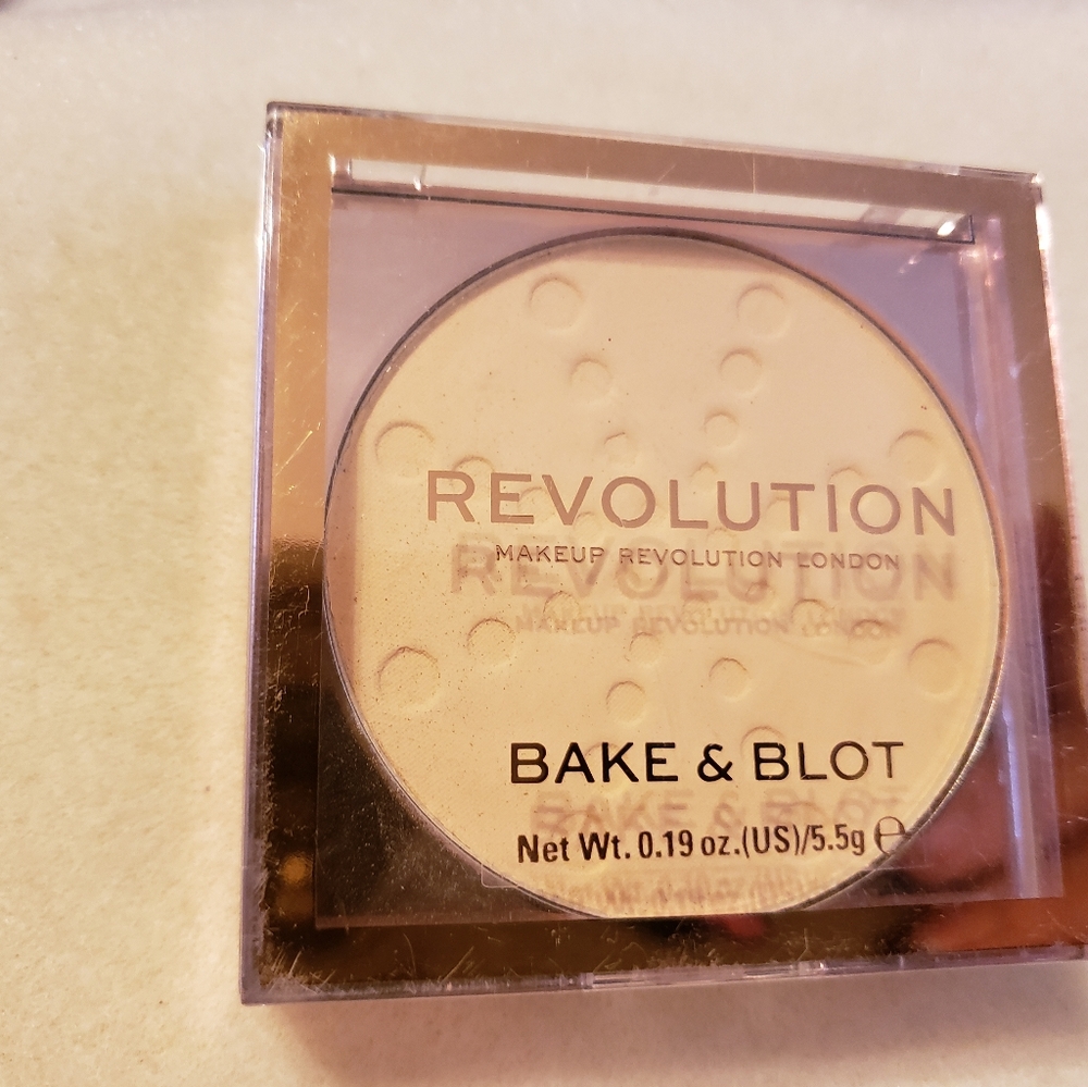 Make Up Revolution Bake and Blot Pressed Powder
